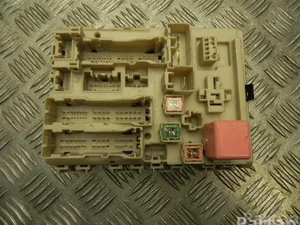 Toyota 82730-05J90 / 8273005J90 AVENSIS Estate (_T27_) 2016 Caja de fusibles
