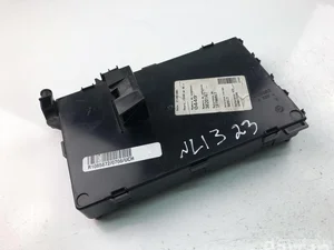 Renault P8200172356B CLIO III (BR0/1, CR0/1) 2010 Unité de commande centrale pour système de confort