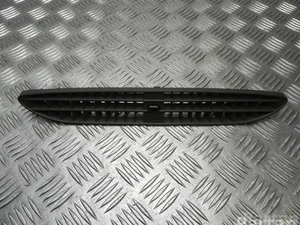 Audi 4B0 819 635 / 4B0819635 A6 Avant (4B5, C5) 2000 Grillades