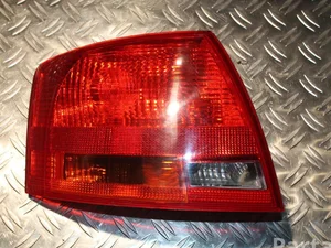 Audi 8E9945095E A4 (8EC, B7) 2005 Feu arrière