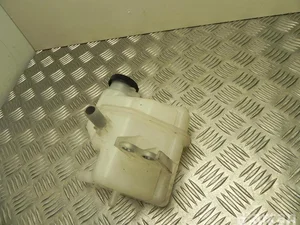 Toyota 1.5 / 15 YARIS (_P13_) 2014 Vase d'expansion du liquide de refroidissement