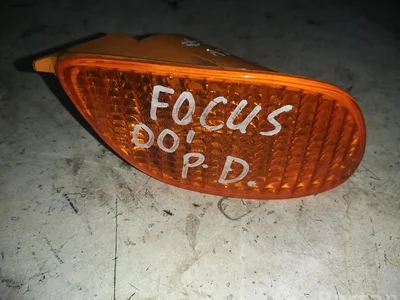 Ford XS4X 13369 A / XS4X13369A FOCUS Saloon (DFW) 2000 Clignotant - Image 1