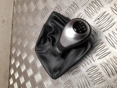 Mercedes-Benz A2052670310 C-CLASS T-Model (S205) 2015 Couvercle de levier de vitesses - Image 1