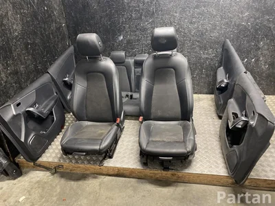 Mercedes-Benz A-CLASS V177 2020 Sitze komplett Türverkleidung Armlehne  - Bild 1