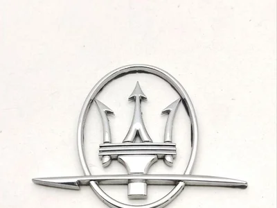 Maserati QUATTROPORTE V 2010 Badge/ Emblem - Image 1