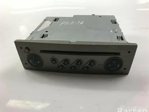 Renault 8200633623C CLIO III (BR0/1, CR0/1) 2010 Unidad de radio