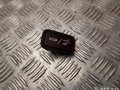 Mercedes-Benz A 206 820 10 01 / A2068201001 C-Class estate (S206) 2022 Bouton du coffre à bagages - Image 1