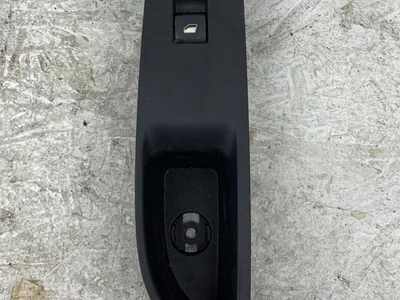 Opel 9840530780 Astra L Hatchback 2023 Bouton de lève-vitre - Image 1