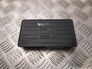 Audi 4M0 035 502 / 4M0035502 Q7 (4M) 2015 Bouton de chargement sans fil