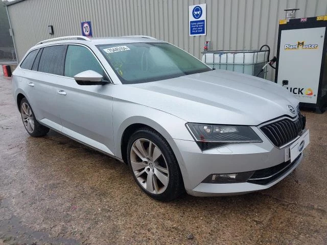 Superb 4x4 - Photo 1