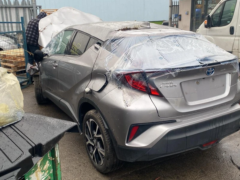 K174 Toyota C-HR 2020 1.8 - Photo 2