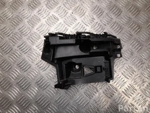 Volkswagen 2G7 807 394 C / 2G7807394C Taigo 2025 Support pour pare-chocs Right Rear