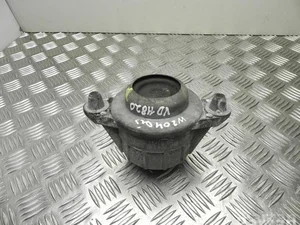Mercedes-Benz A 204 240 01 17 / A2042400117 C-CLASS (W204) 2010 Support moteur