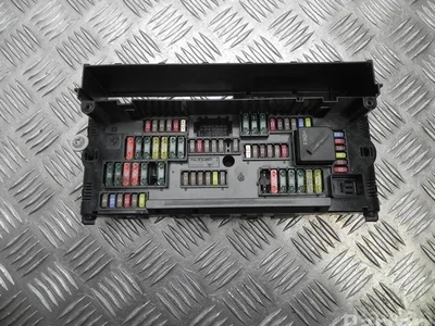 BMW 9252816 7 (F01, F02, F03, F04) 2014 Boîte à fusibles - Image 1