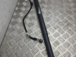 Maserati 670034275 LEVANTE 2024 Ressort à gaz