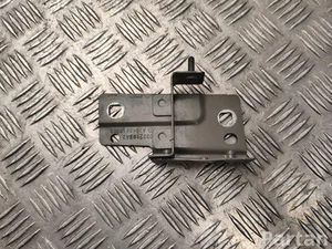 Mercedes-Benz A 294 880 60 01, A 294 881 06 00 / A2948806001, A2948810600 EQE SUV (X294) 2023 Halter für Kotflügel rechts