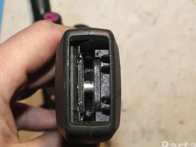 Volvo 8623463 V60 2012 Boucle de ceinture de sécurité - Image 1