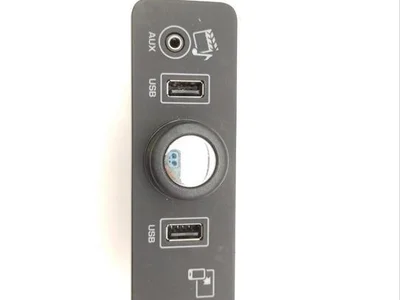 Jaguar CPLA-19N236-AA / CPLA19N236AA F-TYPE Coupe (X152) 2016 Périphérique d'entrée AUX USB - Image 1