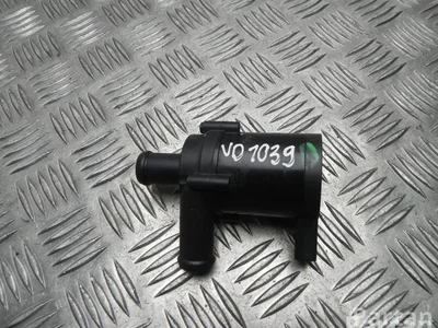 Škoda 030 105 271 D,  03C 141 025 J, 1K0 965 561 L / 030105271D, 03C141025J, 1K0965561L FABIA II (542) 2010 Pompe à eau supplémentaire - Image 1