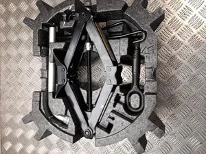 Volkswagen 3G0012115K, 3Q0011031A PASSAT Variant (3G5) 2019 Domkratas komplektas