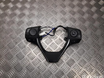 Toyota F70CS1302, F70CS1815 AURIS TOURING SPORTS (_E18_) 2018 Bouton multifonction pour volant - Image 1