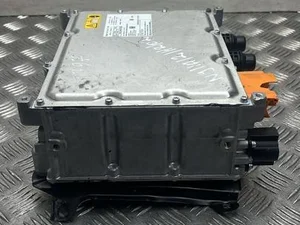 Mercedes-Benz A0009006520, A0009025642 CLA X118 (shooting brake) 2021 Onduleur avec convertisseur