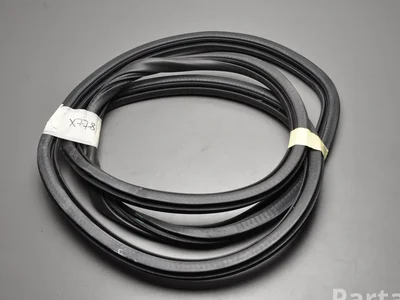 Peugeot 308 SW II 2017 Joint d'étanchéité de porte Right Rear - Image 1