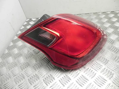 Vauxhall 39012628 CORSA Mk IV (E) 2016 Feu arrière - Image 1