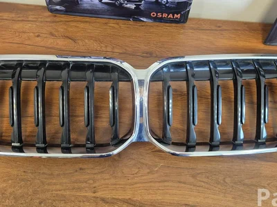 BMW 137258-10 / 13725810 2' F44 Gran Coupé 2021 Kühlergrill - Bild 1