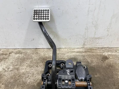 Aston Martin 4G43-2450-BE / 4G432450BE Vantage Coupe 2009 Pédale de frein - Image 1