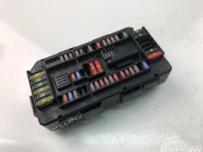 BMW 9337879 3 (F30, F80) 2014 Caja de fusibles - Imagen 1