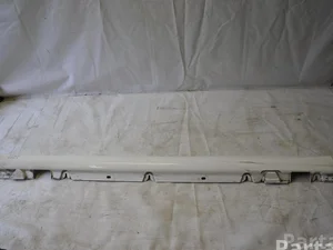 Mercedes-Benz A2056900140 C-CLASS (W205) 2015 Garniture de seuil 