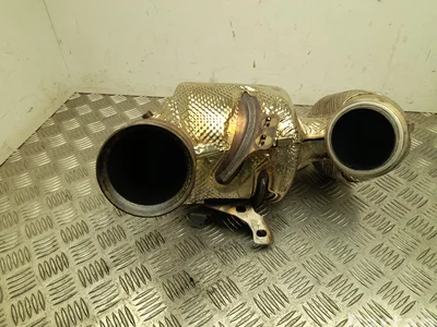 Mercedes-Benz A 654 140 00 13 / A6541400013 E-CLASS (W213) 2018 Catalytic Converter - Image 1