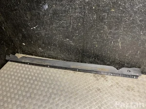 Tesla 1932567-00-B / 193256700B Model Y 2025 Side member trim right side