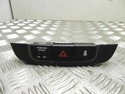 Hyundai 84740-2S350TJN / 847402S350TJN ix35 (LM, EL, ELH) 2015 Éclairage d'urgence / interrupteur de danger - Image 1