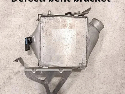 McLaren 13F0303CP 570S 2016 Refrigerador de aire de sobrealimentación - Imagen 1