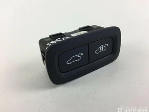 Volvo 31674801 XC40 2020 Przycisk otwierania bagażnika