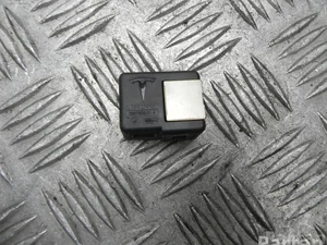 Tesla 1681904-00-A / 168190400A Model Y 2023 Périphérique d'entrée