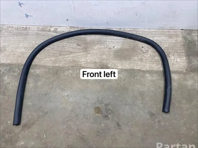 Aston Martin KY-53-L20758-AB / KY53L20758AB DB11 (AM5) 2019 Joint d'étanchéité de porte Left Front - Image 1