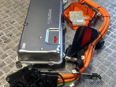 Tesla 1135558-02-D / 113555802D MODEL 3 2020 Onduleur avec convertisseur - Image 1