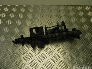 Mercedes-Benz A 205 831 05 98 / A2058310598 C-CLASS (W205) 2015 Support pour la garniture