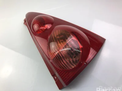 Peugeot 6351X6 107 2011 Feu arrière - Image 1