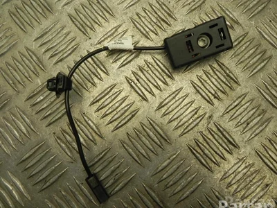 Tesla 1509420-00-D / 150942000D Model Y 2022 Amplificateur d'antenne - Image 1