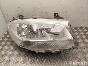 Mercedes-Benz A 910 906 03 00 / A9109060300 Sprinter (907/910) 2023 Phare à droite