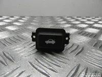 Honda M26983 ACCORD VIII (CU) 2010 Bouton du coffre à bagages