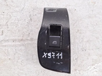 Mazda BCJH685L1 CX-30 DM 2025 Bouton de lève-vitre - Image 1