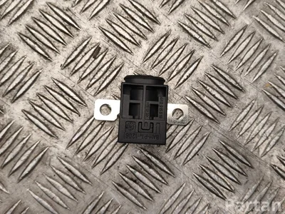 Volkswagen GT40003, 4F0915519 TOUAREG (7LA, 7L6, 7L7) 2010 Central battery overload protection - Image 1