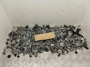 Mercedes-Benz CLS (C218) 2013 Boulon complect