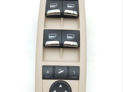 Maserati 670019515 QUATTROPORTE VI 2014 Bouton de lève-vitre Left Front - Image 1