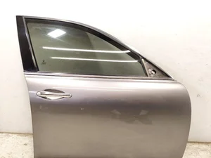 Maserati 43R-001596 / 43R001596 QUATTROPORTE V 2010 Porte Right Front